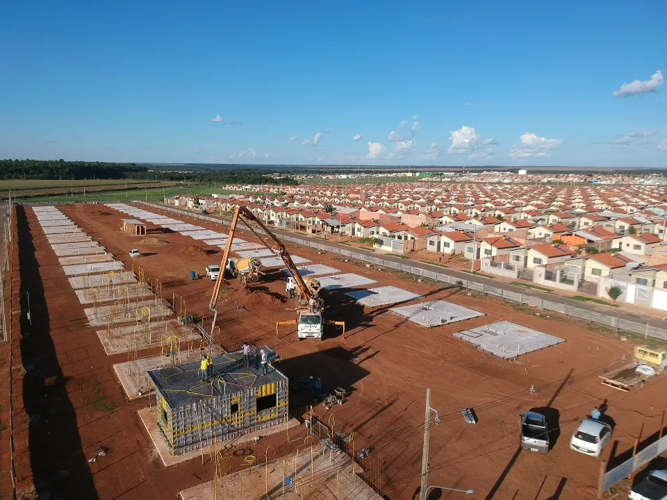 Vista aérea de obra da Cuiabá Formas com radiers e formas de alumínio